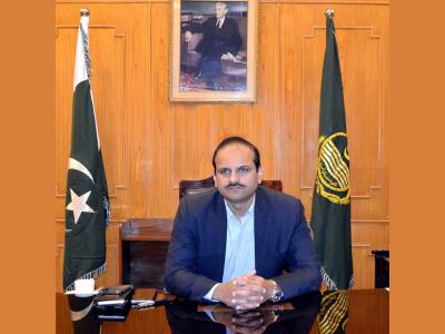 اراضی ریکارڈ سنٹرز آنیوالوں کو ہر ممکن سہولت دی جائے ، علی عنان قمر