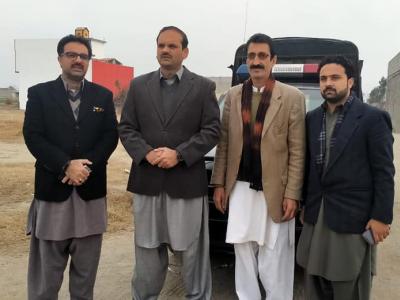 ڈپٹی کمشنر اٹک علی عنان قمر حضرو میں ای لائبر یری کے قیام کیلئے سائٹ کاوزٹ کر رہے ہیں، قاضی احمد اکبر بھی ہمراہ ہیں 