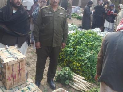 ڈی ایس پی حضرو محمد اسلم کا سبزی اور فروٹ منڈی حضرو کا دورہ 