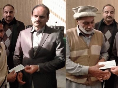 مزدوروں میں میر ج گر انٹ کے 46 لاکھ کے چیک تقسیم ، ڈپٹی کمشنراٹک