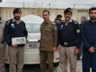 موٹروے پولیس کی کارروائی ، چوری ہونیوالی کار برآمد