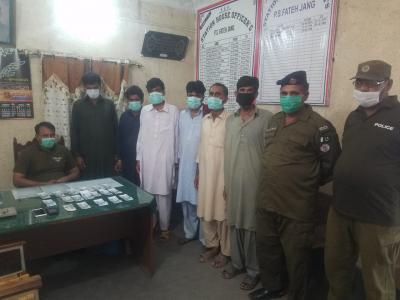 فتح جنگ پولیس کا جوئے کی محفل پر چھاپہ ،6 قمار بازگرفتار 