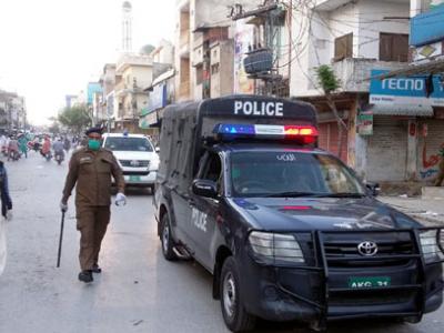 ڈپٹی کمشنر اٹک کا پولیس اور بلدیہ اہلکاروں کے ہمراہ تجارتی مراکز کا دورہ