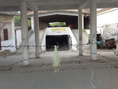  گورنمنٹ کالج سے متصل مرزا سوزوکی سٹینڈ خاردار تاریں لگا کربند