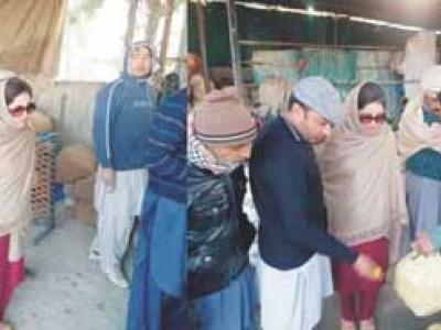  اسسٹنٹ کمشنر اٹک جنت حسین نیکو کارہ نے سبزی منڈی کا دورہ 