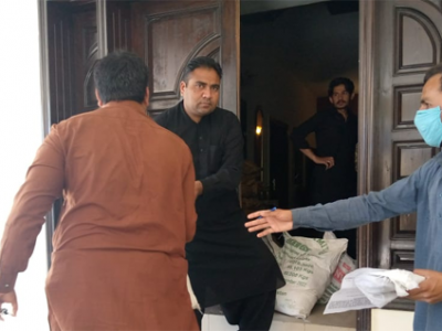 معذوروں کی مدد کرنے پر میجر طاہر صادق اور ایمان طاہر کے شکر گزار ہیں، محمد عدیل 