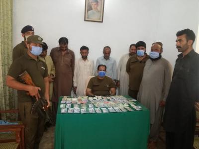 جنڈ، تھانہ بسال نے 5 قمار باز دھر لیے،داﺅ پر لگی رقم برآمد