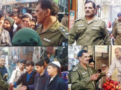 عوام اور پولیس میں دوستانہ ماحول ،ڈی ایس پی حضرو کا بازار کا دورہ 