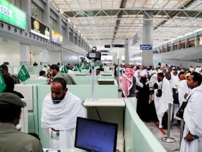 کورونا وائرس: عمرہ زائرین کے سعودی عرب میں داخلے پر عارضی پابندی عائد