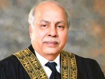 کورونا وائرس، اپنا کام کیا نہیں اور ہمیں کہتے ہیں عدالتیں بند کردیں، چیف جسٹس