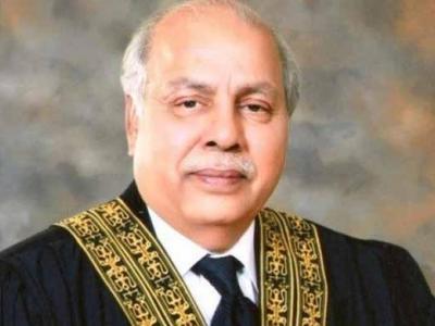 مکمل تباہی ہے اور حکمران انجوائے کررہے ہیں: چیف جسٹس