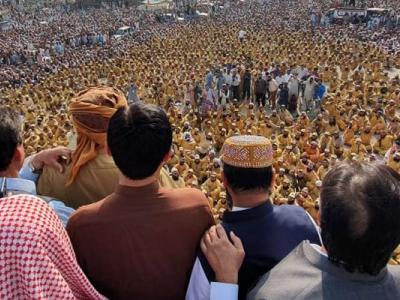 جے یو آئی کے زیر اہتمام آزادی مارچ کا قافلہ رواں دواں 